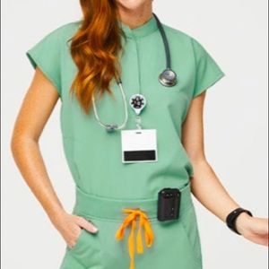 Limited edition FIGS jade scrub set size small